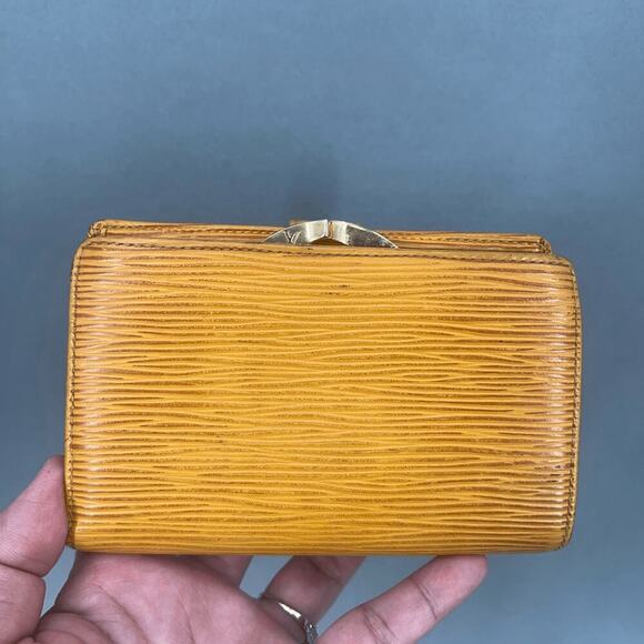 Louis Vuitton Womens Wallet Yellow Epi Kiss Lock Authentic Bold Maximalist Logo - Picture 2 of 11